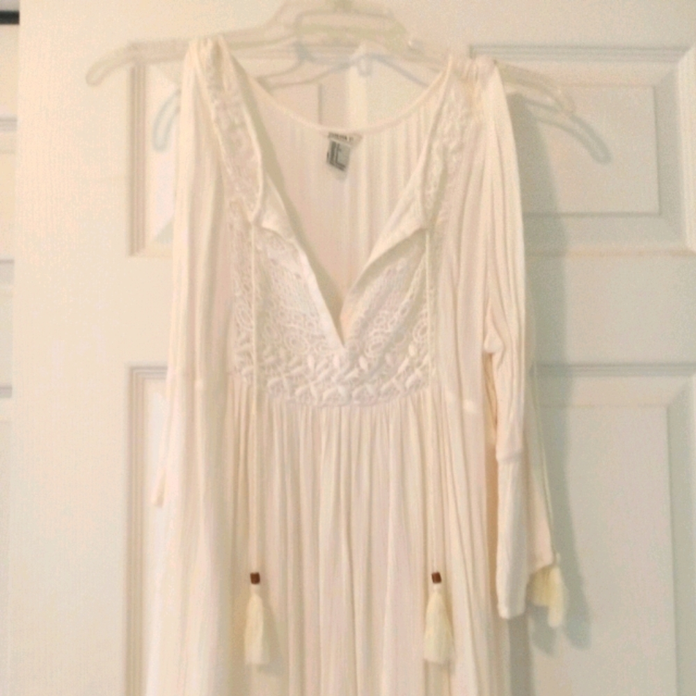 Forever 21 Oversized and Flowy Ivory Bohemian Top